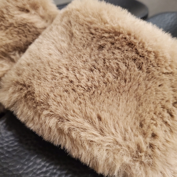Brand New Fuzzy Flip Flops/Slippers - Picture 2 of 5